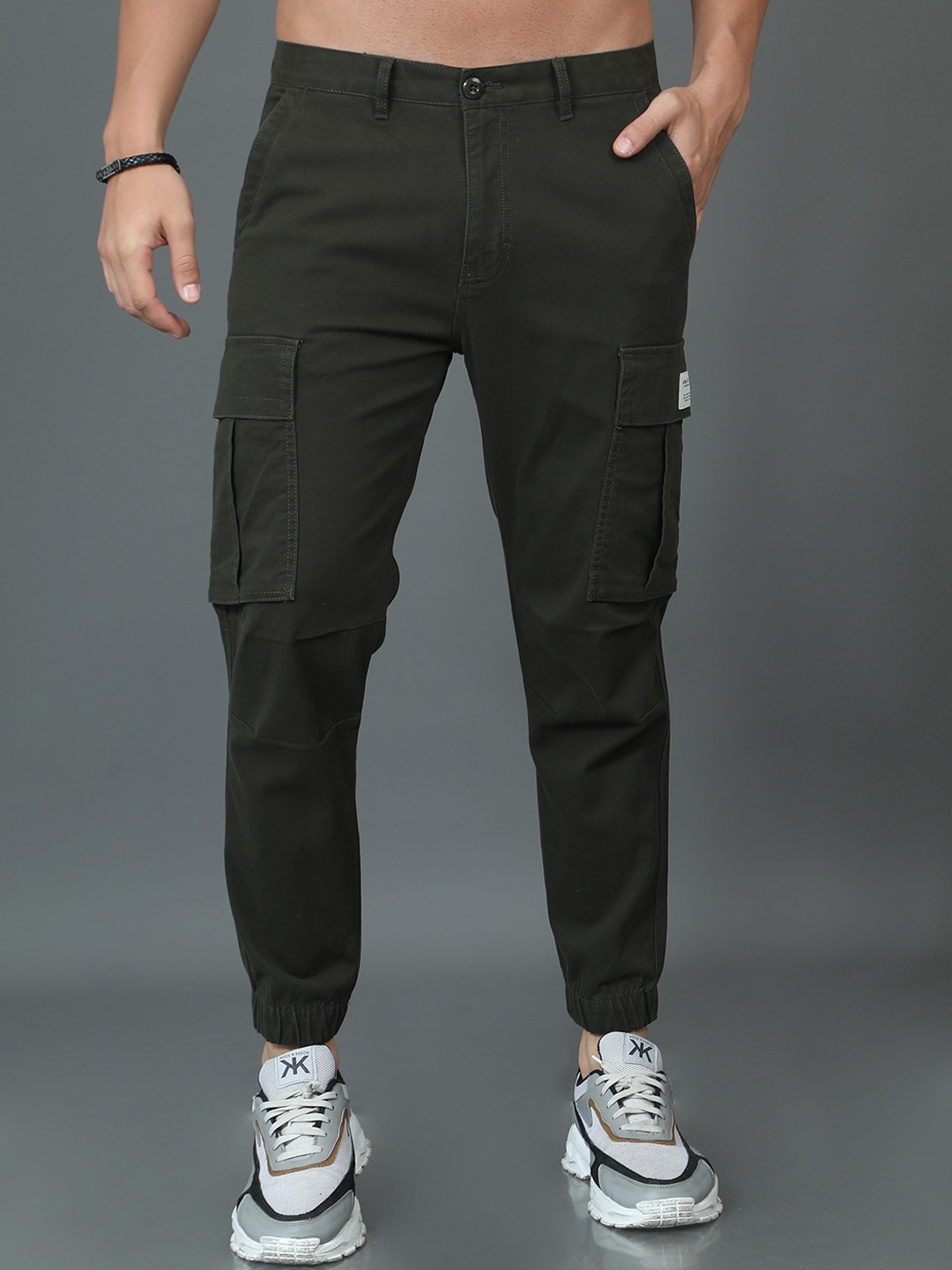 

HERE&NOW Men Mid-Rise Cotton Plain Slim Fit Cargos Trousers, Olive