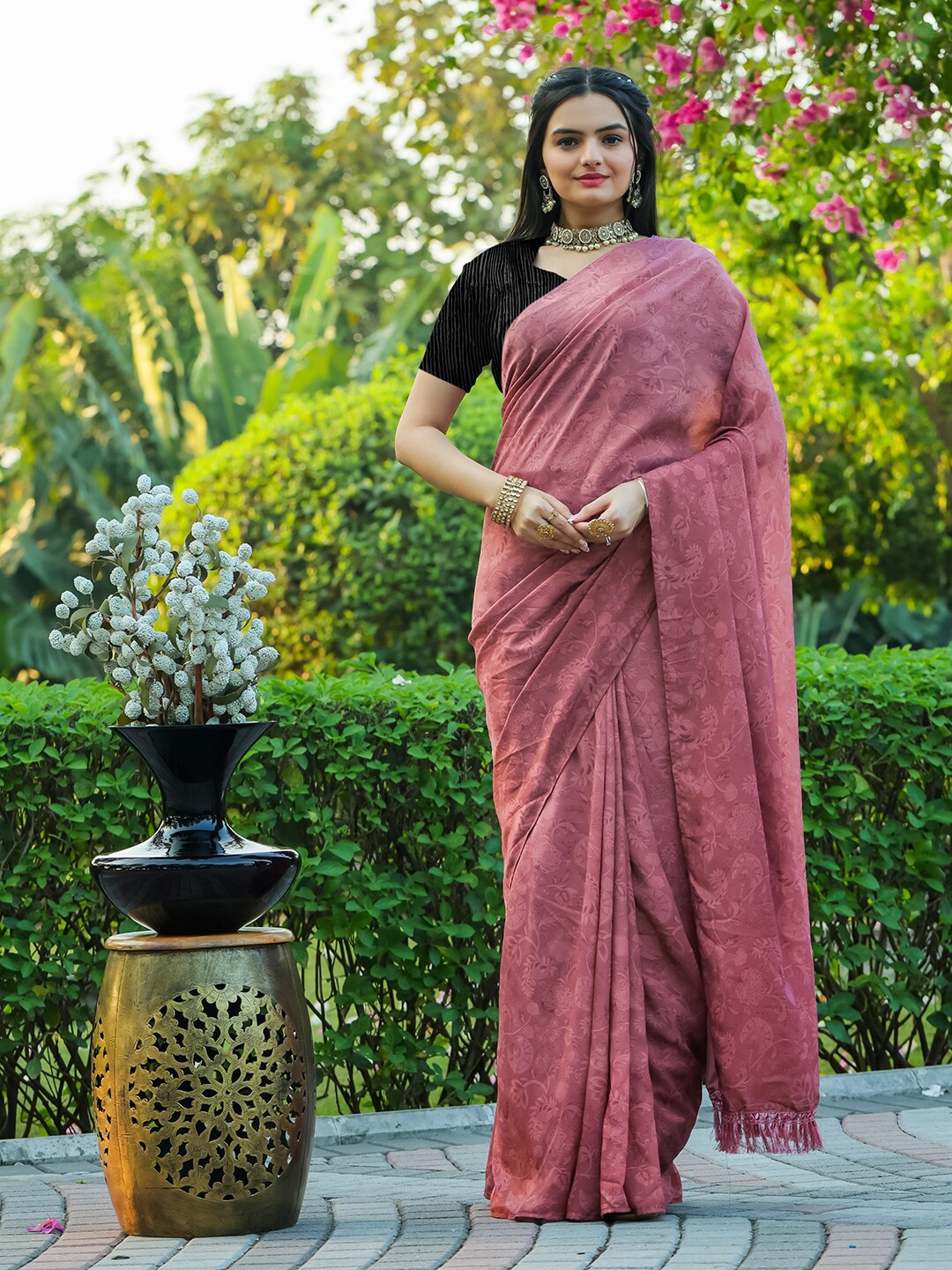

Tikhi Imli Floral Printed Embossed Ready to Wear Saree, Pink