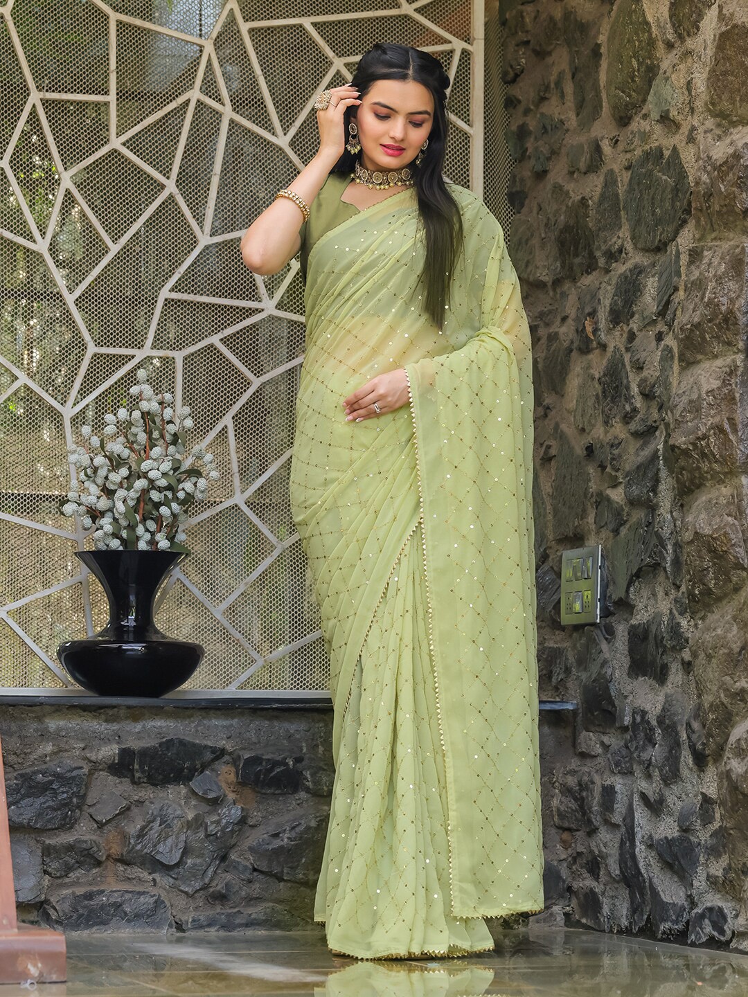 

Tikhi Imli Embellished Sequinned Saree, Green