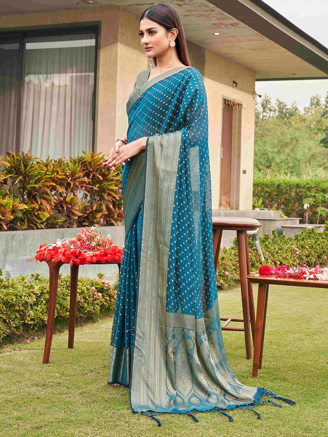 

Tikhi Imli Woven Design Zari Saree With Tassels, Teal