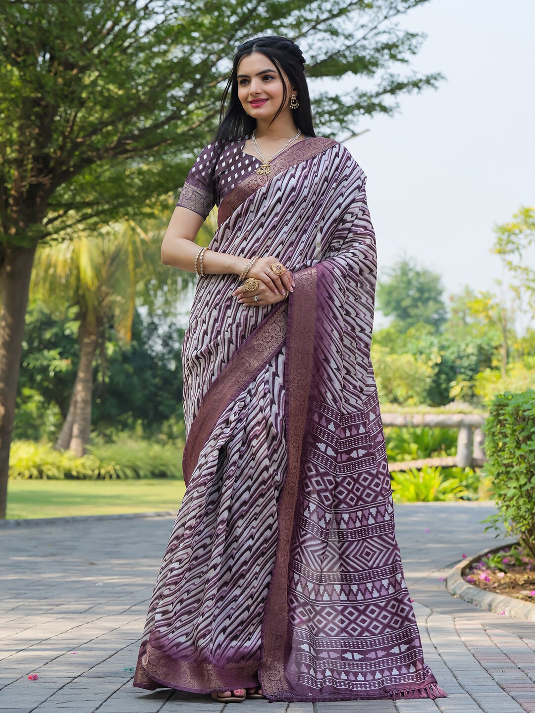 

Tikhi Imli Leheriya Zari Ready to Wear Saree, Purple