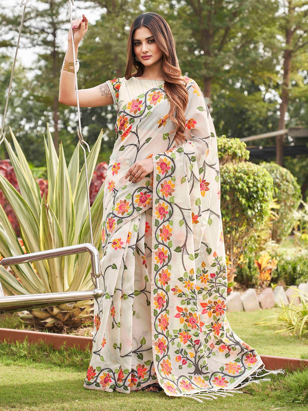 

Tikhi Imli White Floral Woven Design Saree