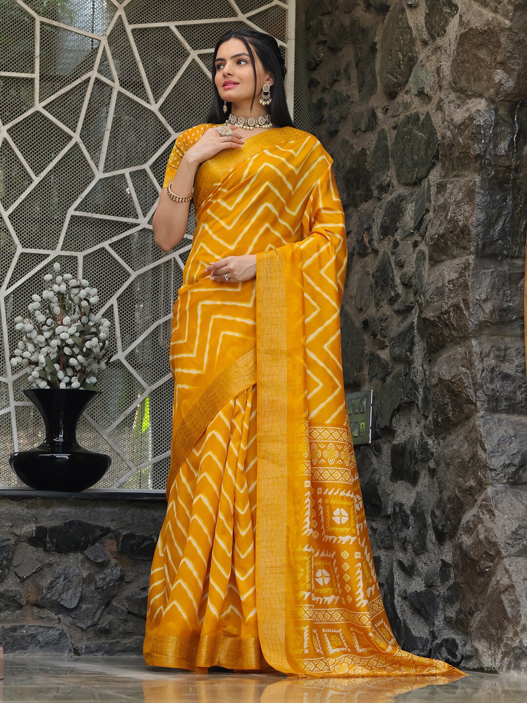 

Tikhi Imli Leheriya Printed Zari Ready to Wear Saree, Yellow