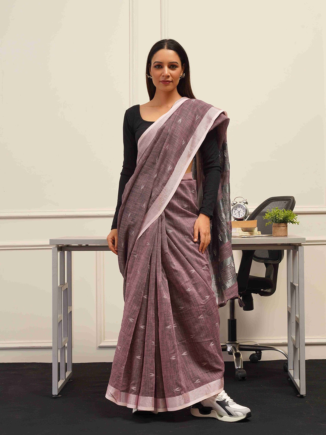 

Tikhi Imli Mauve Ethnic Motifs Woven Design Saree