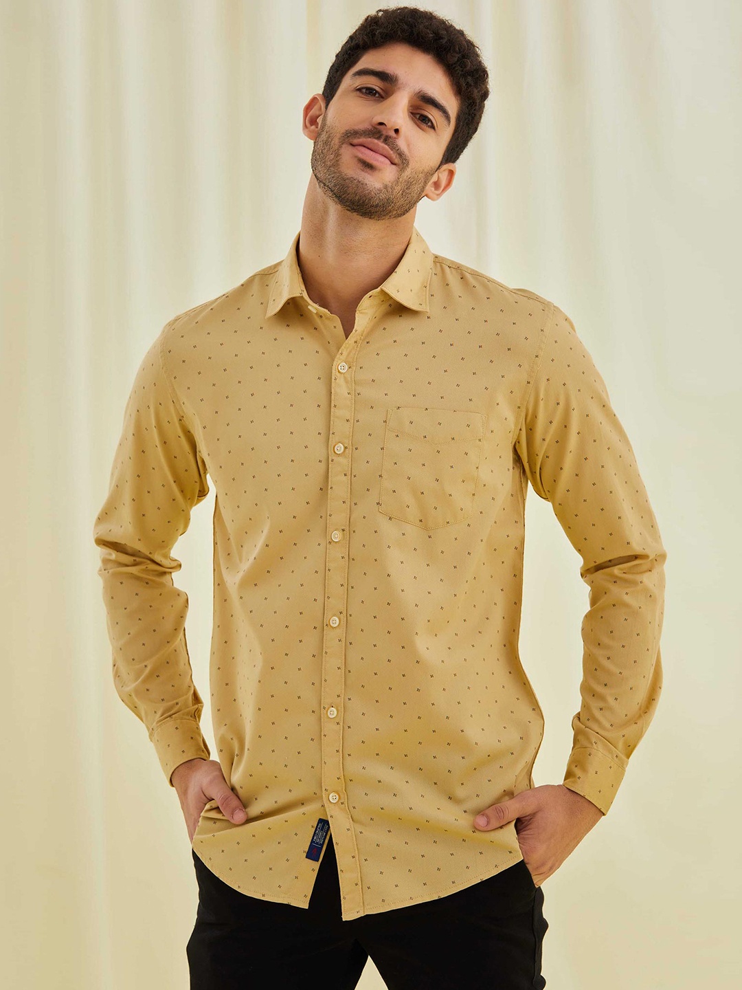 

Red Flame Men Opaque Printed Formal Shirt, Cream