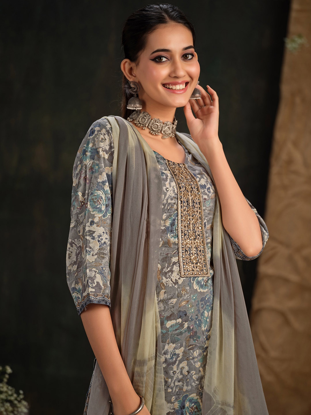 

Sangria Floral Printed Zari Kurta & Trouser With Dupatta, Grey