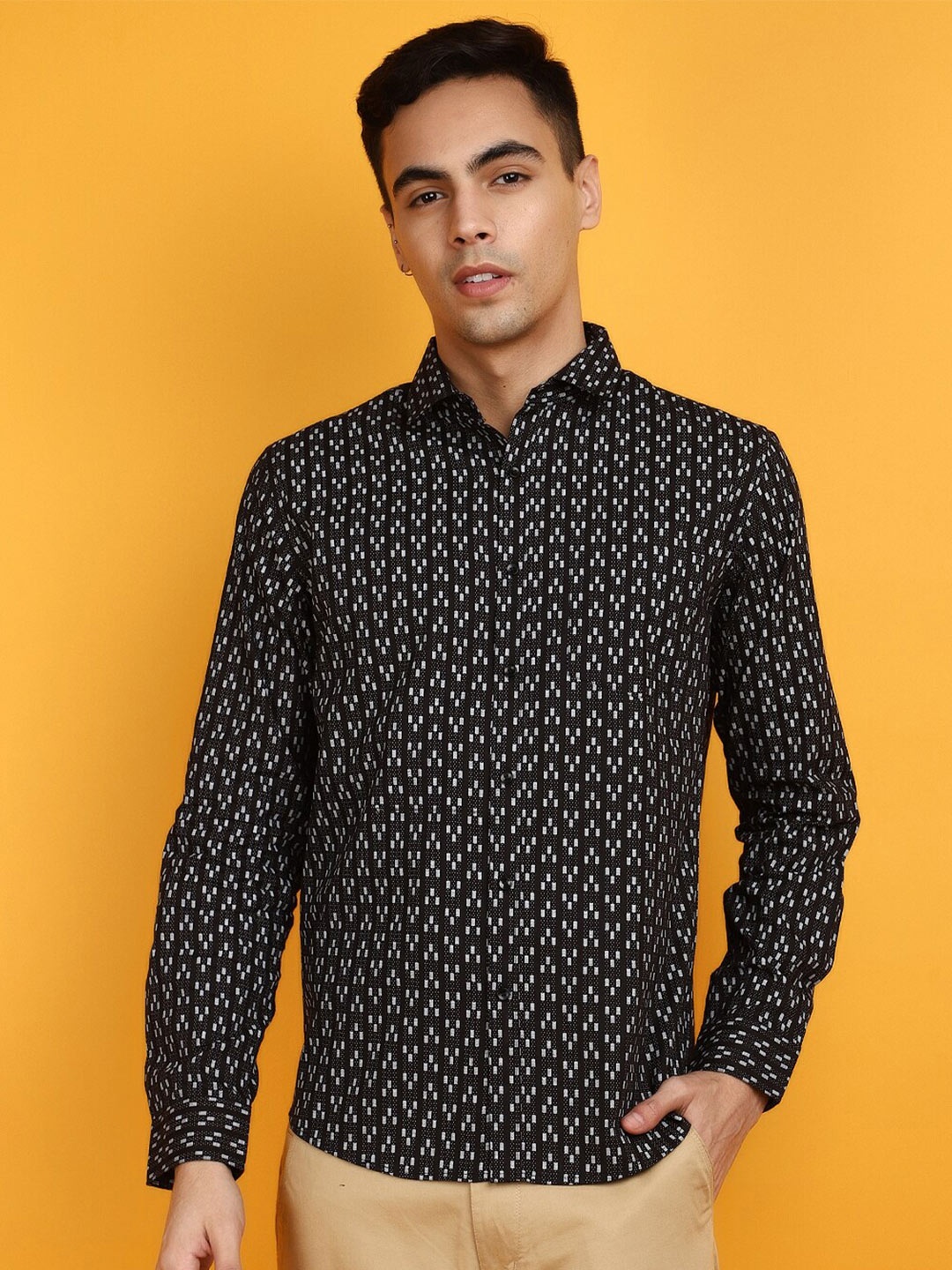 

V-Mart Slim Fit Geometric Printed Opaque Cotton Casual Shirt, Black