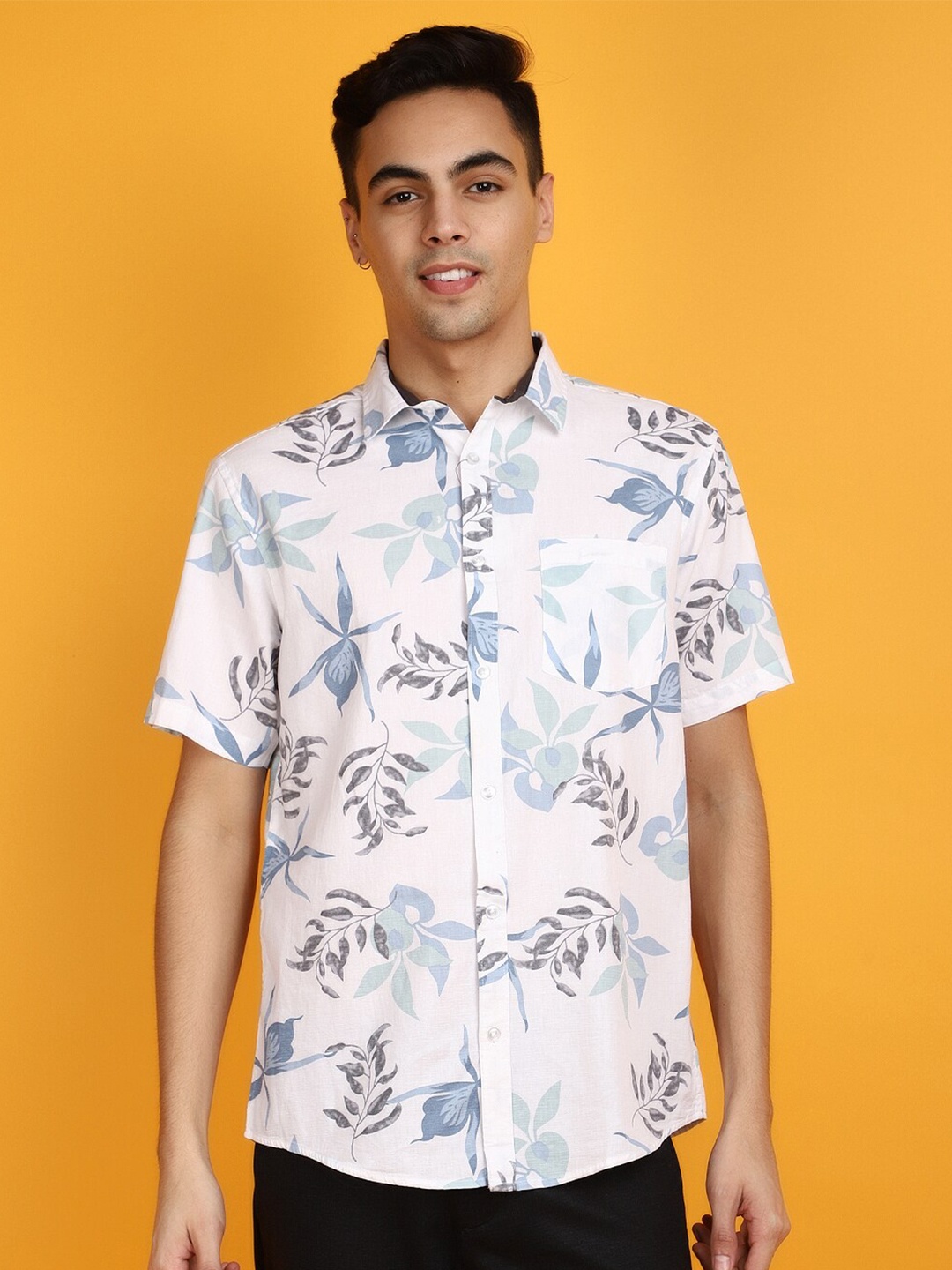 

V-Mart Printed Spread Collar Short Sleeves Cotton Casual Shirt, White