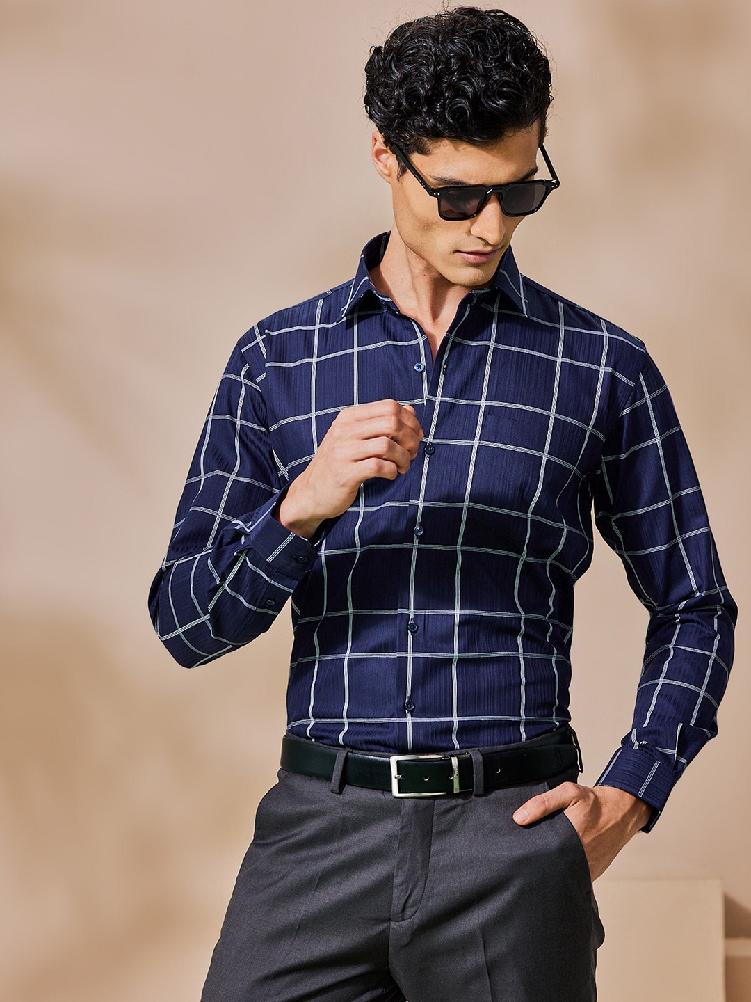 

Stori Men Windowpane Checks Opaque Checked Casual Shirt, Navy blue