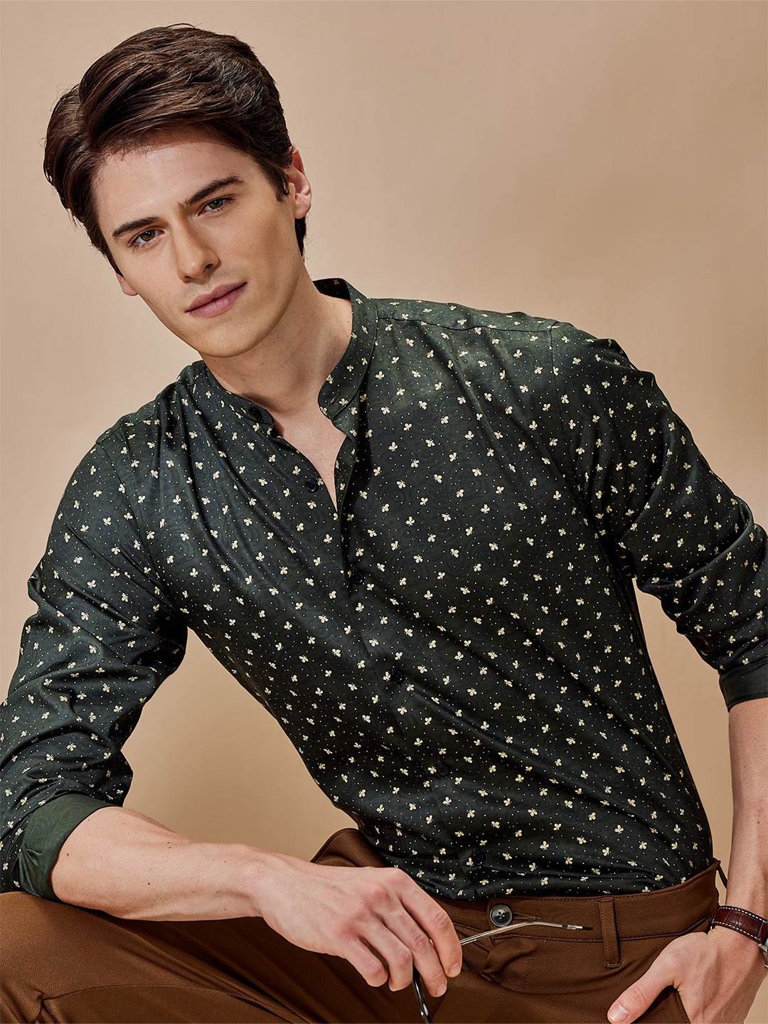 

Stori Men Slim Fit Opaque Printed Party Shirt, Olive