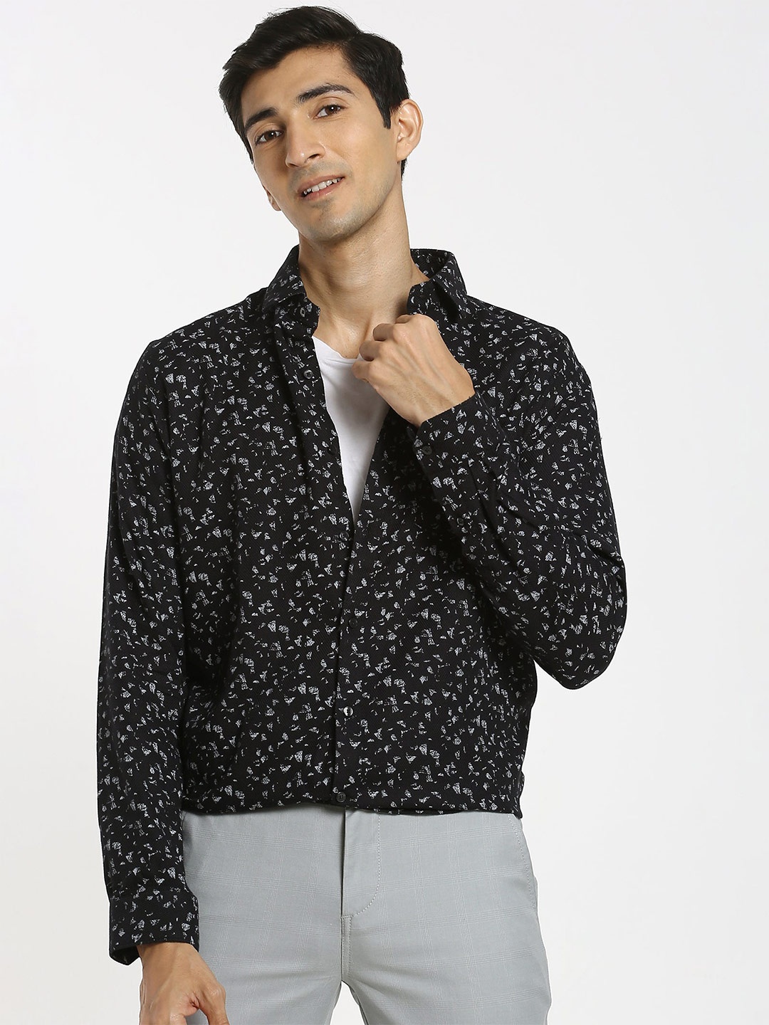 

Stori Floral Printed Slim Fit Pure Cotton Casual Shirt, Black