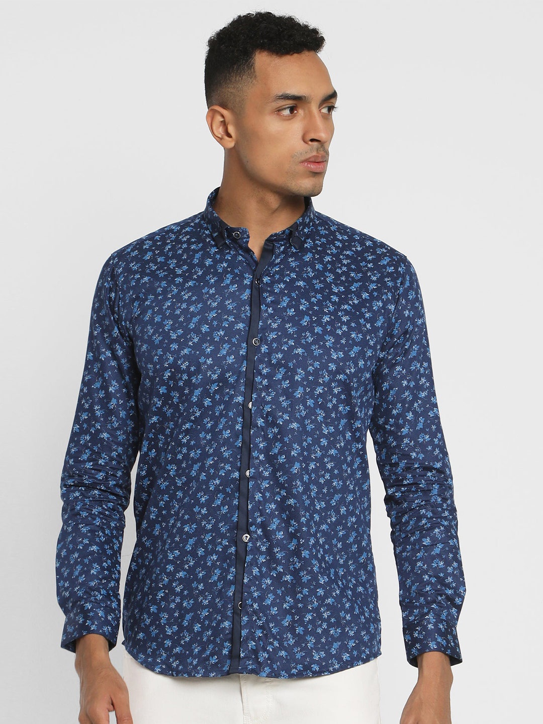 

Stori Slim Fit Floral Printed Cotton Party Shirt, Navy blue