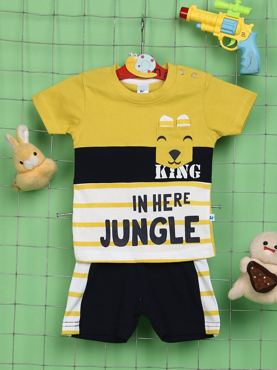 

V-Mart Infants Printed Pure Cotton T-Shirt With Shorts, Yellow