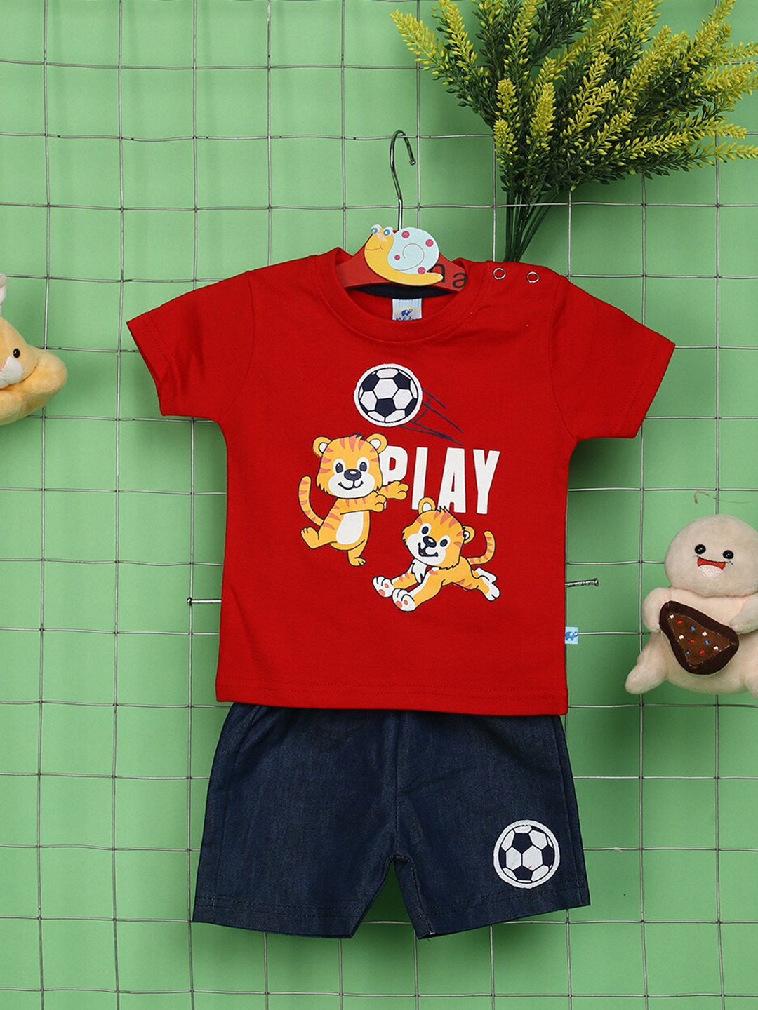 

V-Mart Kids Printed Pure Cotton T-shirt With Shorts, Red