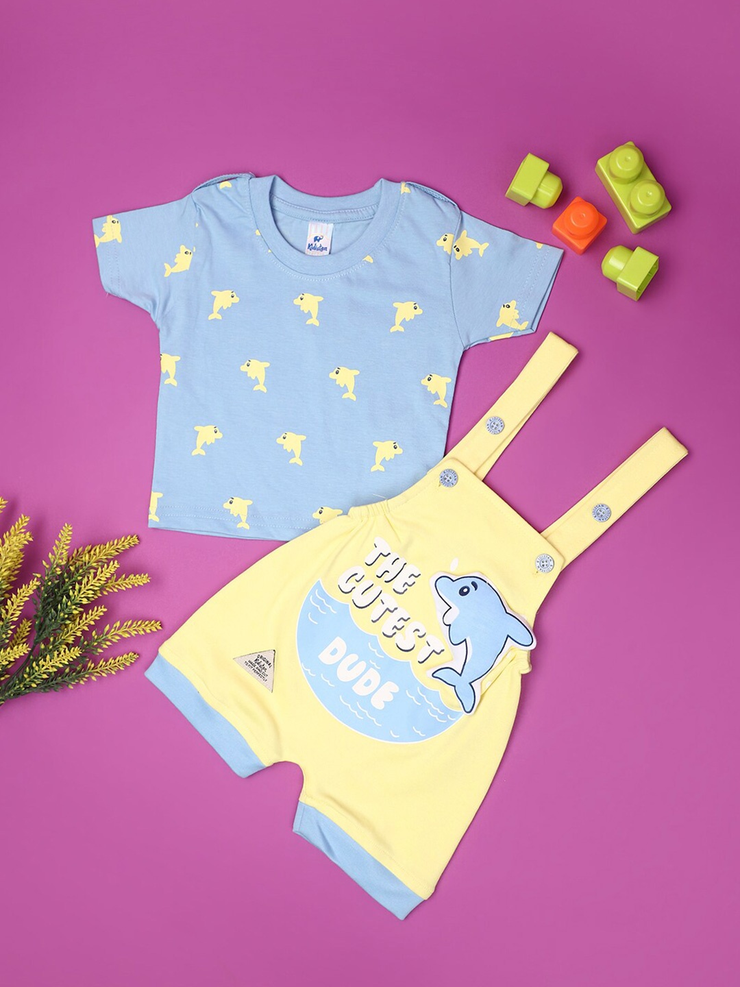 

V-Mart Infants Graphic Printed Pure Cotton Dungaree With T-shirt, Yellow