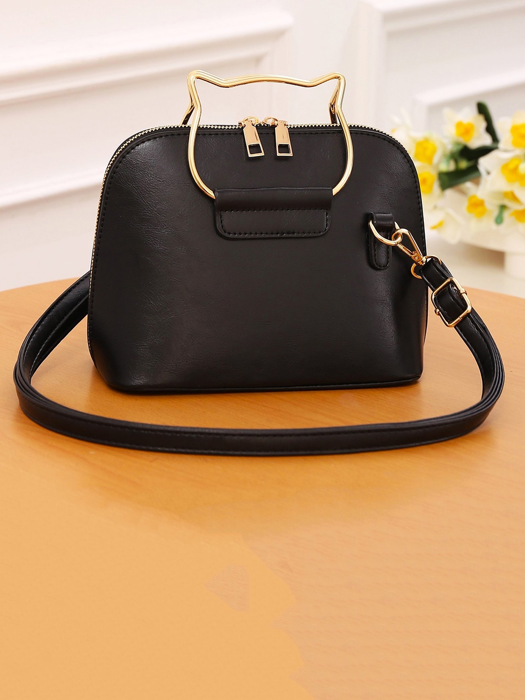 

Diva Dale Structured Sling Bag, Black