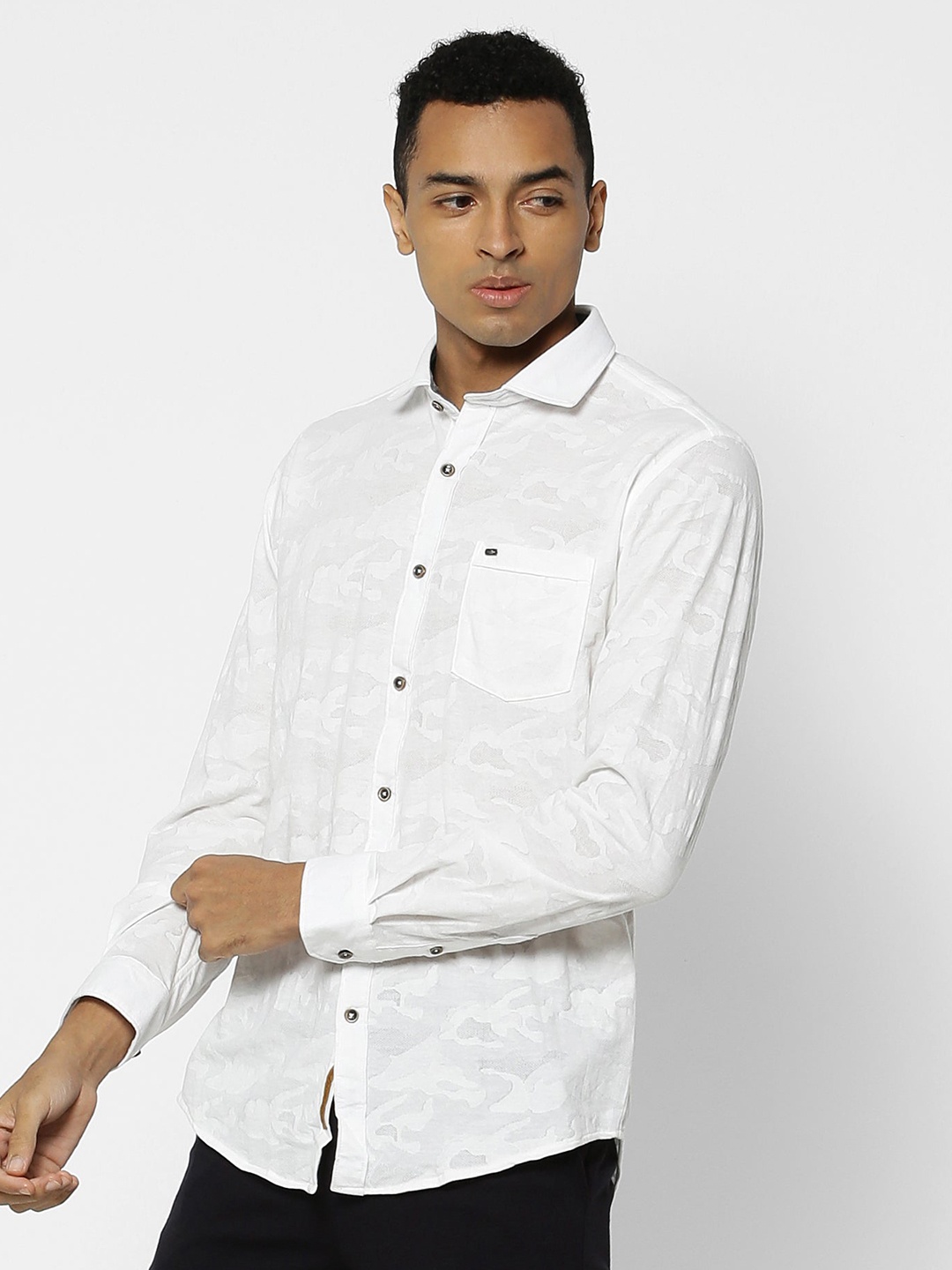 

Red Flame Abstract Printed Spread Collar Cotton Casual Shirt, White