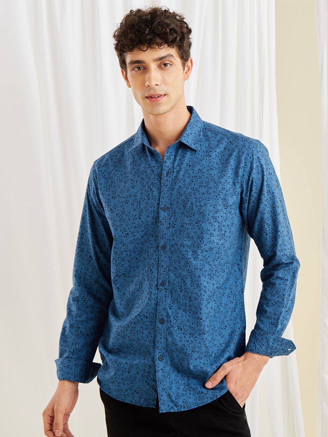 

Red Flame Men Floral Opaque Printed Casual Shirt, Blue