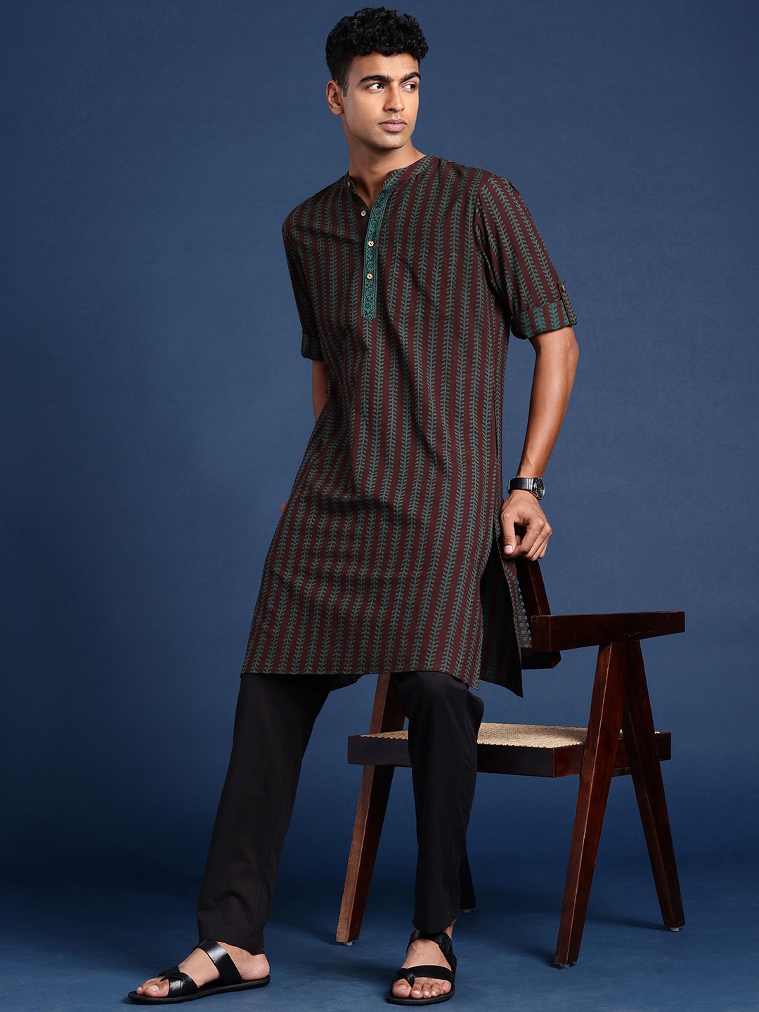 

Taavi Ethnic Motifs Printed Regular Pure Cotton Bagh Kurta with Trousers, Green