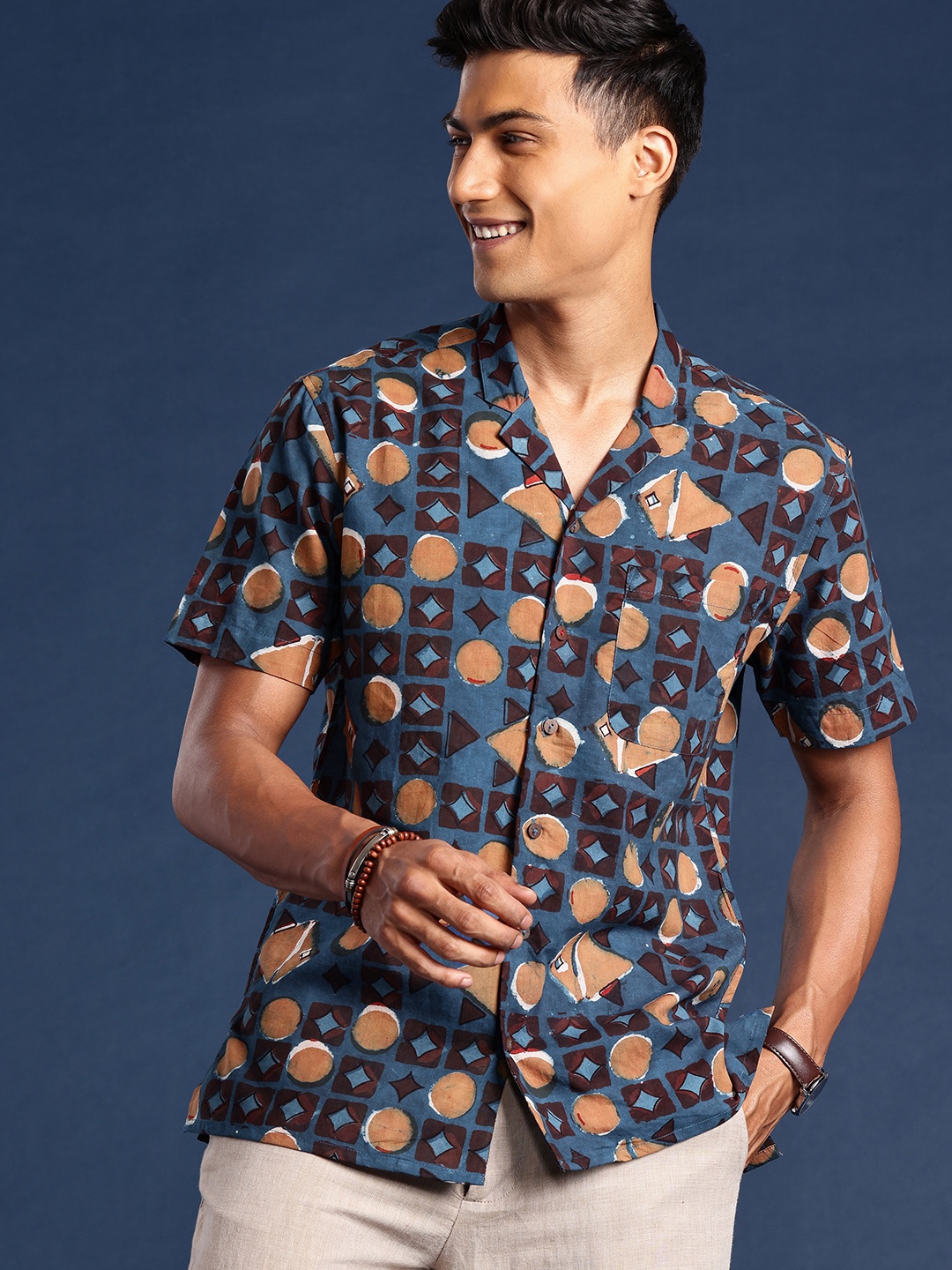 

Taavi Geometric Dyed Cuban Collar Pure Cotton Indigo Casual Shirt, Blue