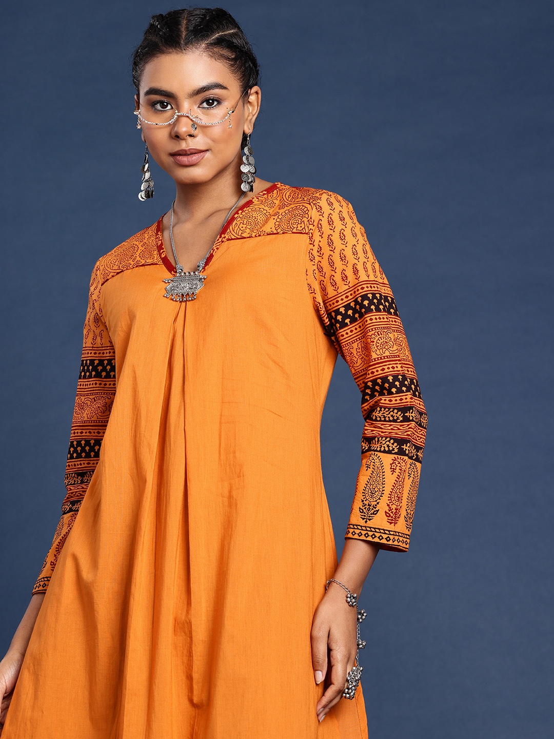 

Taavi Bagh Ethnic Motifs Printed Detailed Kurta, Orange