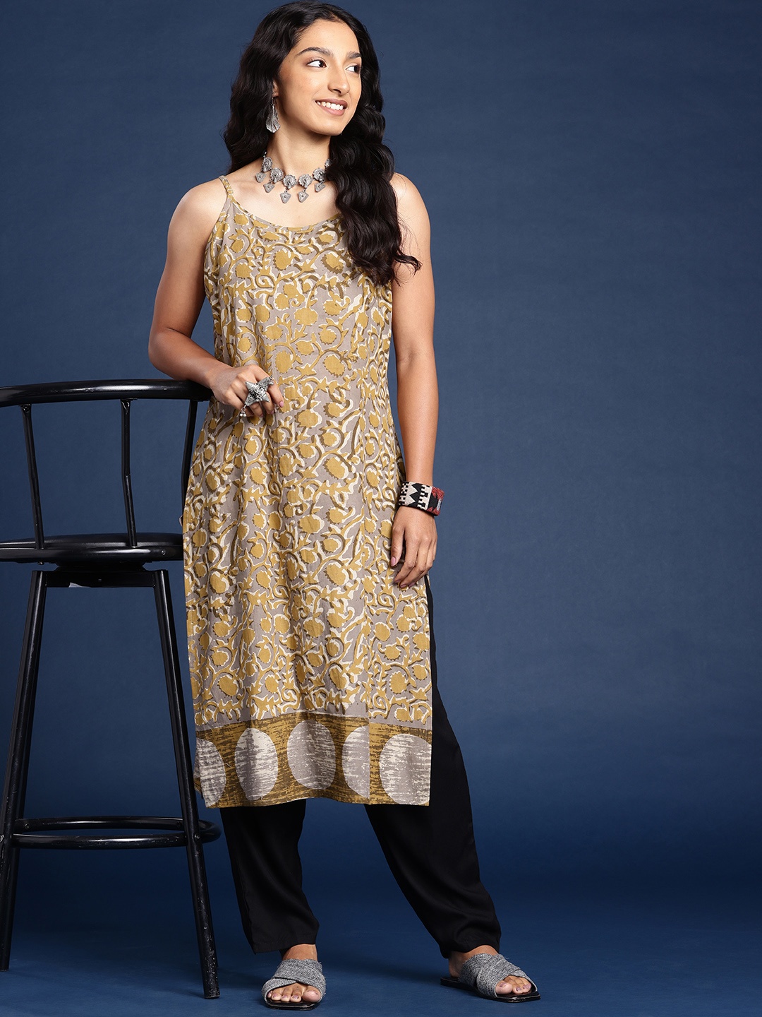 

Taavi Printed Indie Florals Pure Cotton Bagru Kurta, Olive