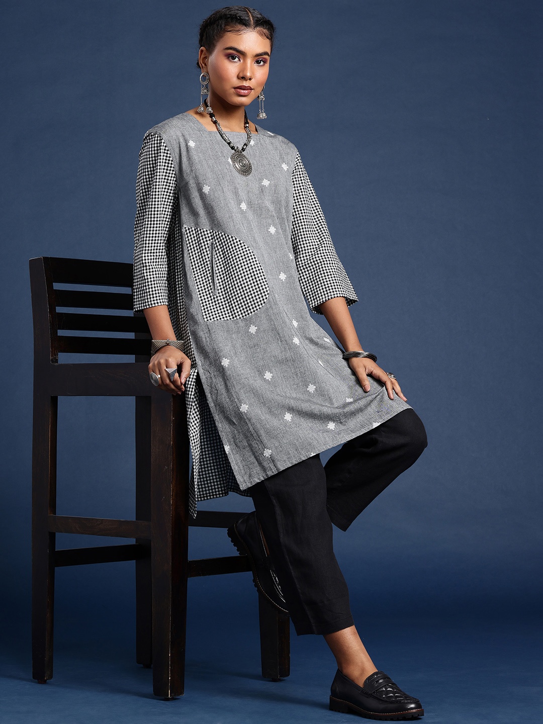 

Taavi Geometric Pure Cotton Woven Legacy Kurta, Grey