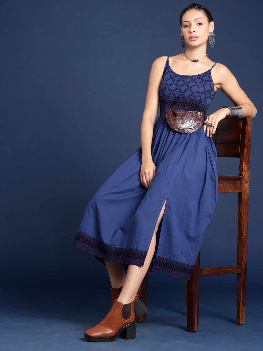 

Taavi Floral Printed Shoulder Straps Pure Cotton Bagh Ethnic Dress, Navy blue