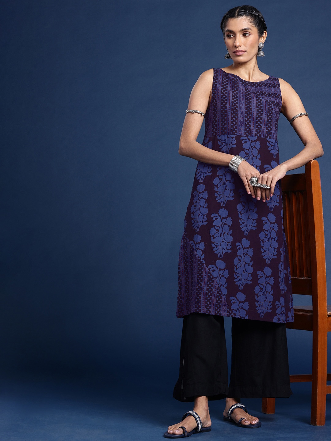 

Taavi Floral Printed Pure Cotton Bagh Kurta, Navy blue