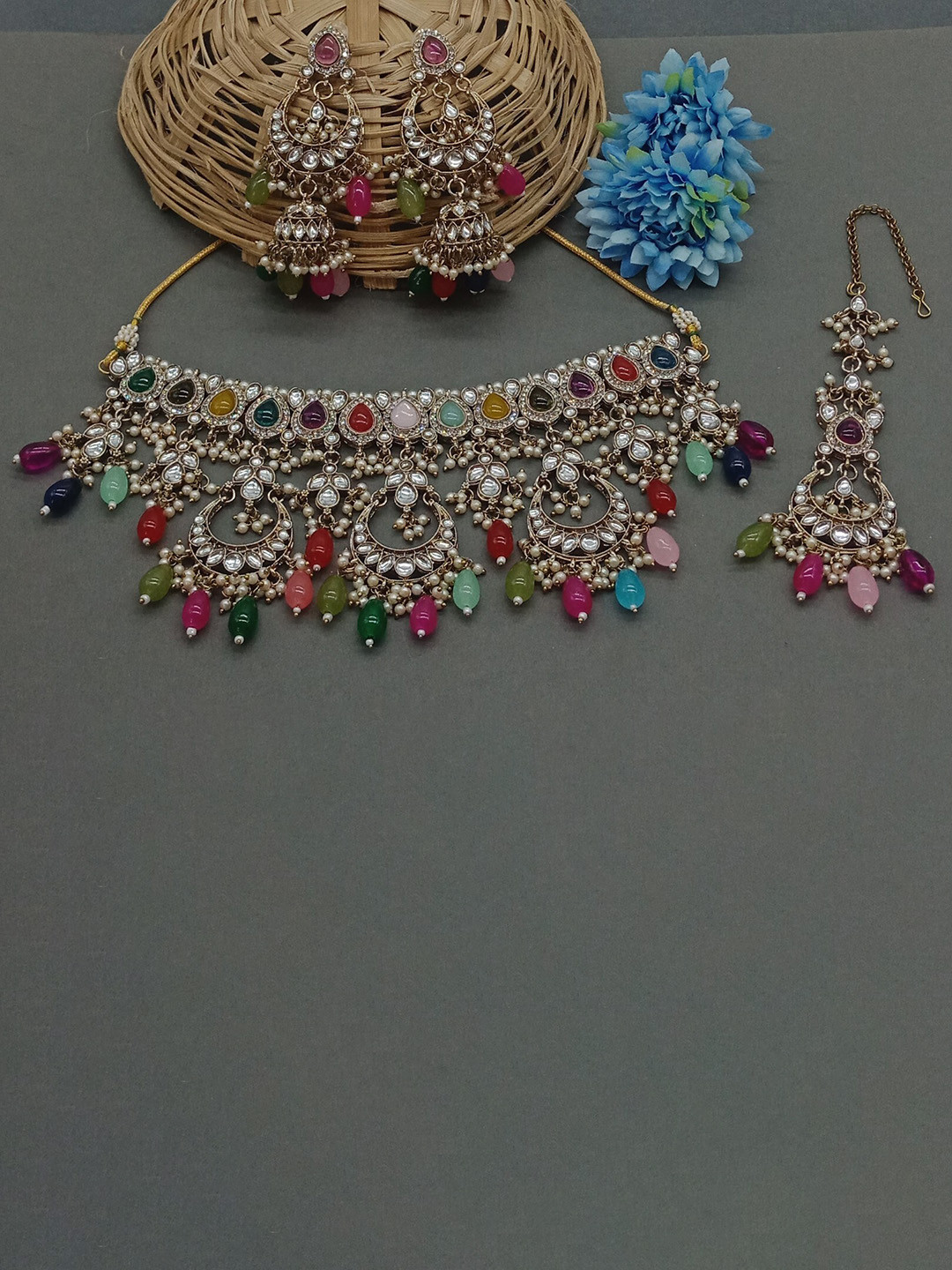 

AASHISH IMITATION Gold-Plated Kundan-Studded & Beaded Jewellery Set