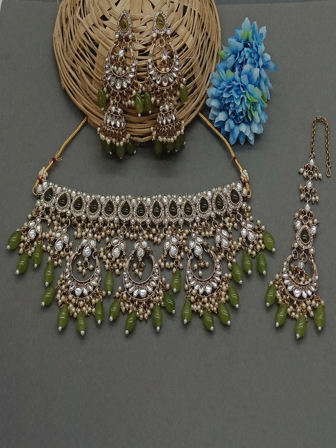 

AASHISH IMITATION Gold Plated Kundan-Studded & Beaded Jewellery Set