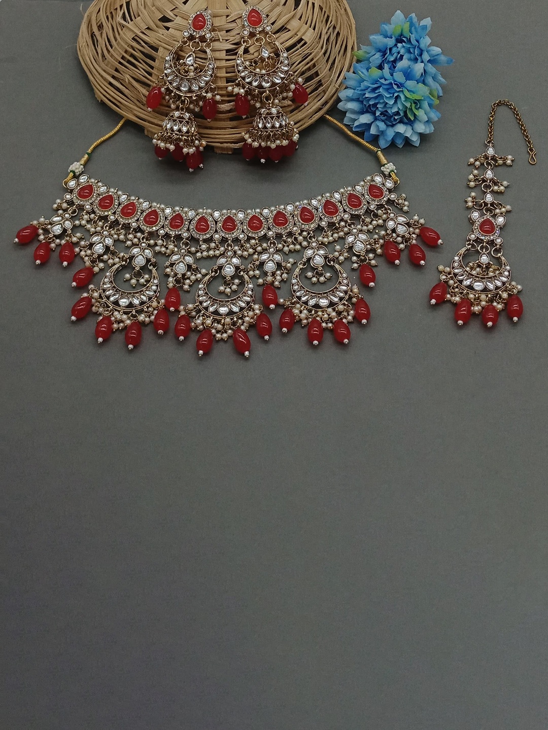 

AASHISH IMITATION Gold Plated Kundan-Studded & Beaded Jewellery Set