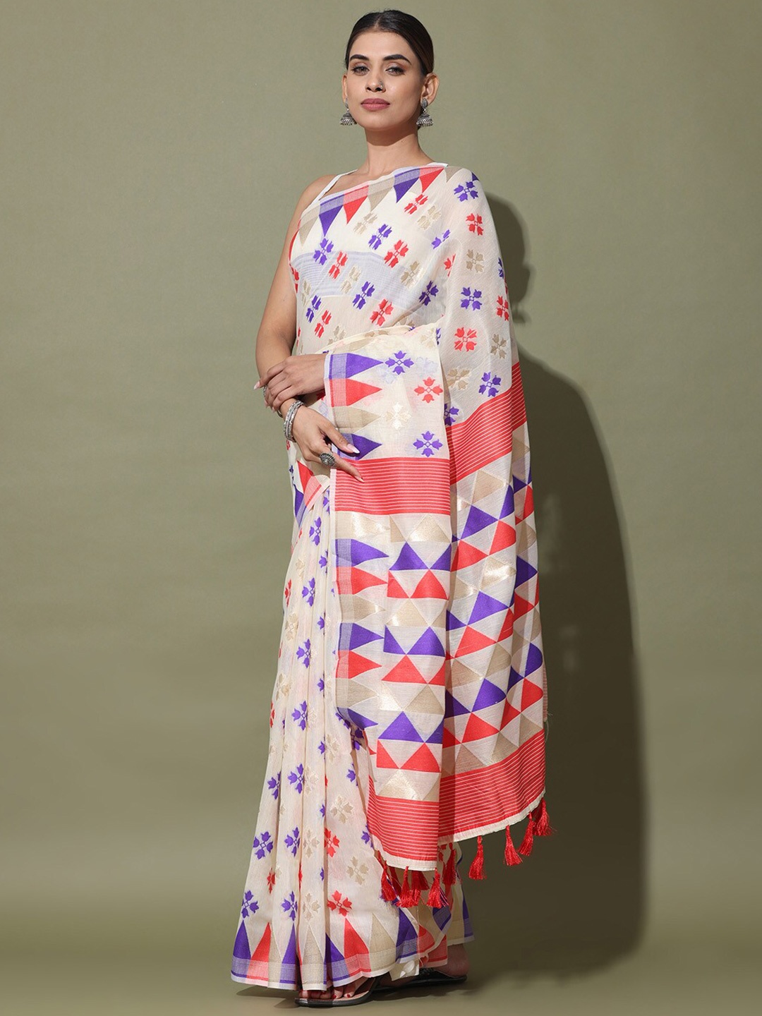 

PATLIPALLU Floral Woven Design Jamdani Saree, Cream