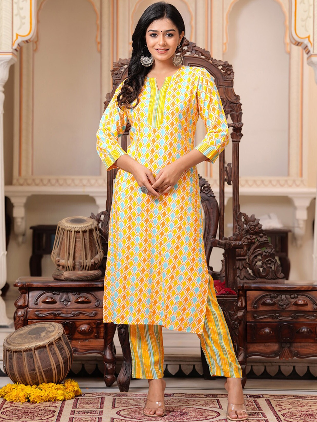 

SIDDHANAM Geometric Printed Round Neck Straight Kurta With Trouser, Yellow