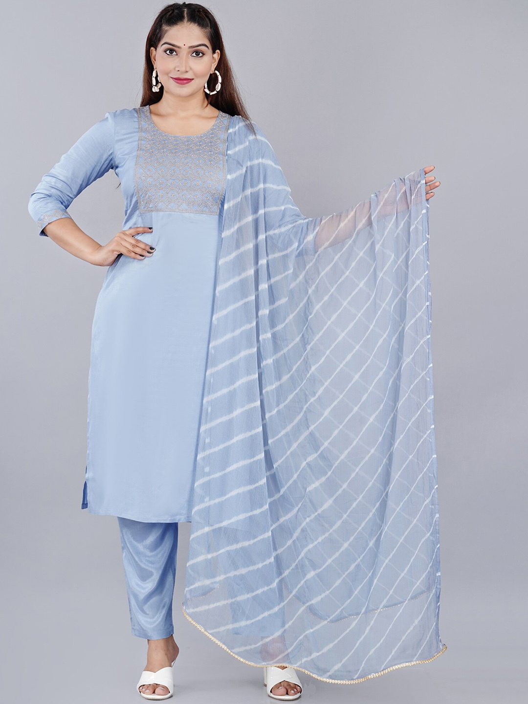 

SIDDHANAM Round Neck Floral Yoke Design Regular Thread Work Kurta Set, Blue