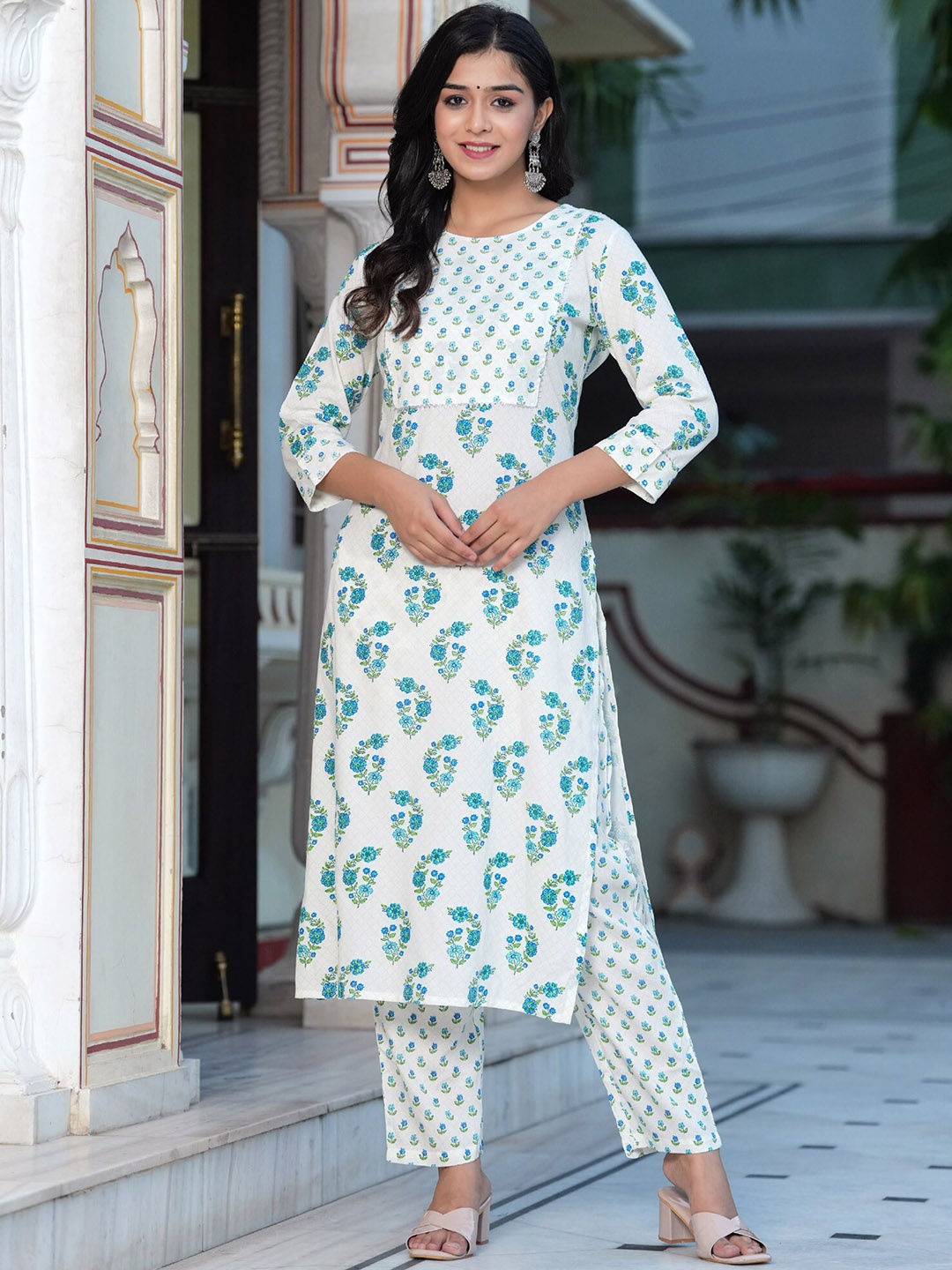 

SIDDHANAM Round Neck Three Quarter Sleeves Floral Printed Regular Kurta with Trousers, White