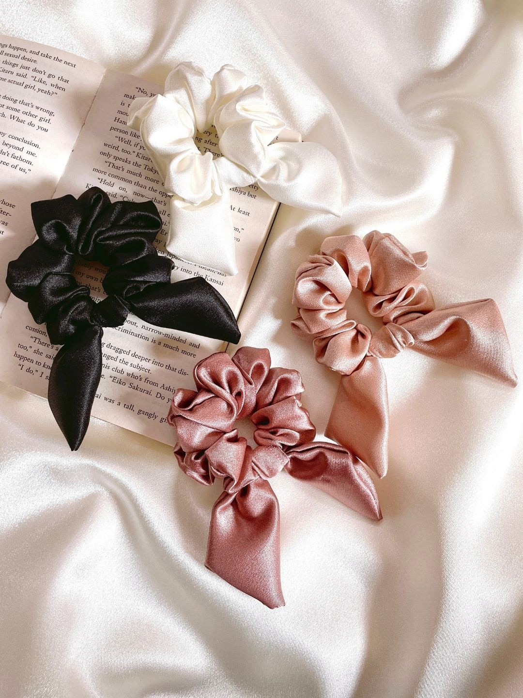

Mueras Set of 4 Satin Scrunchies, Black