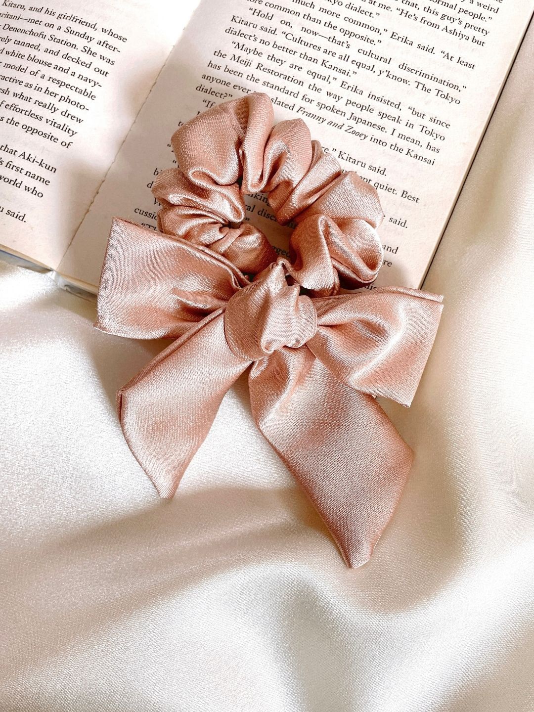 

Mueras Satin Scrunchies, Rose gold