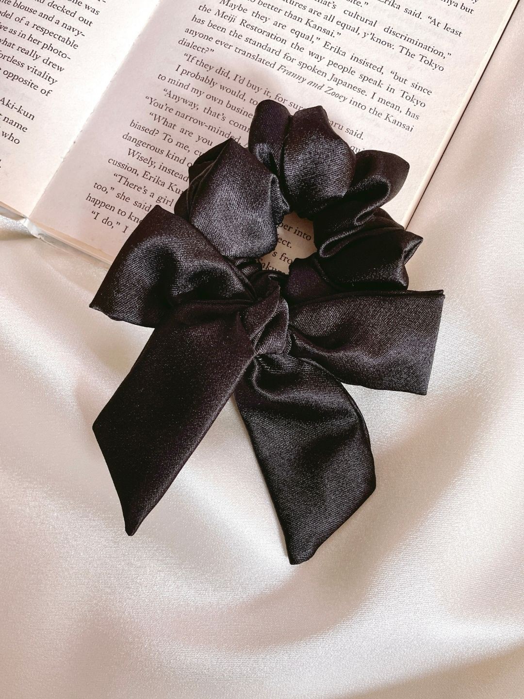 

Mueras Satin Scrunchies, Black