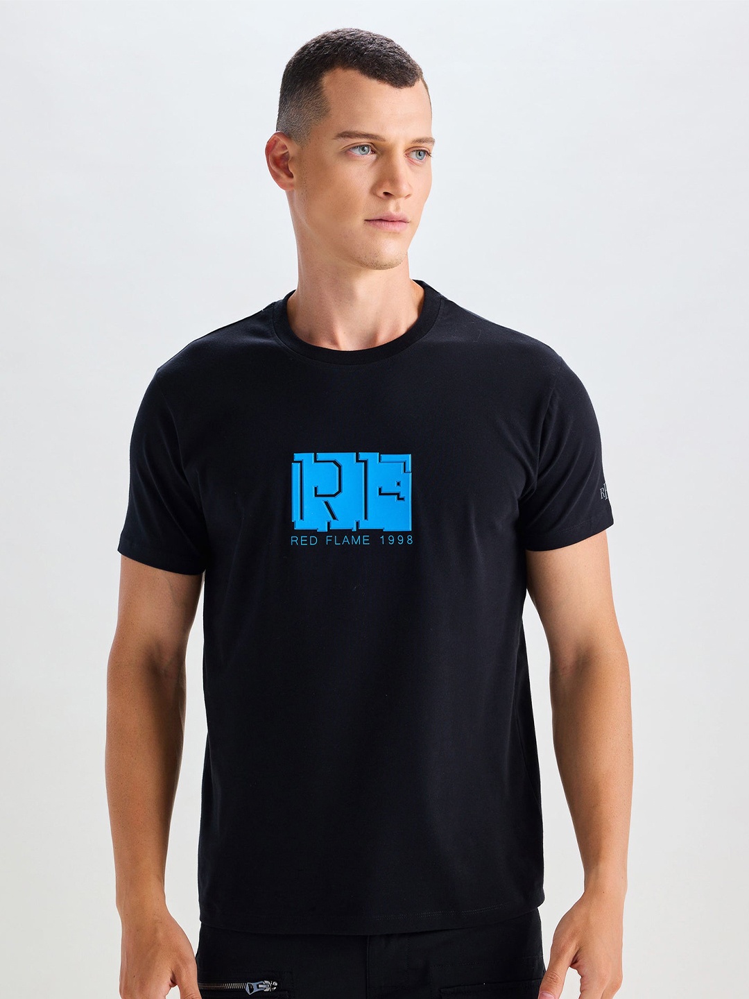 

Red Flame Men Typography Printed Applique T-shirt, Black