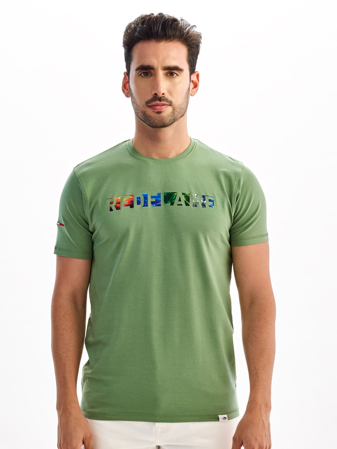 

Red Flame Men Typography Applique T-shirt, Green