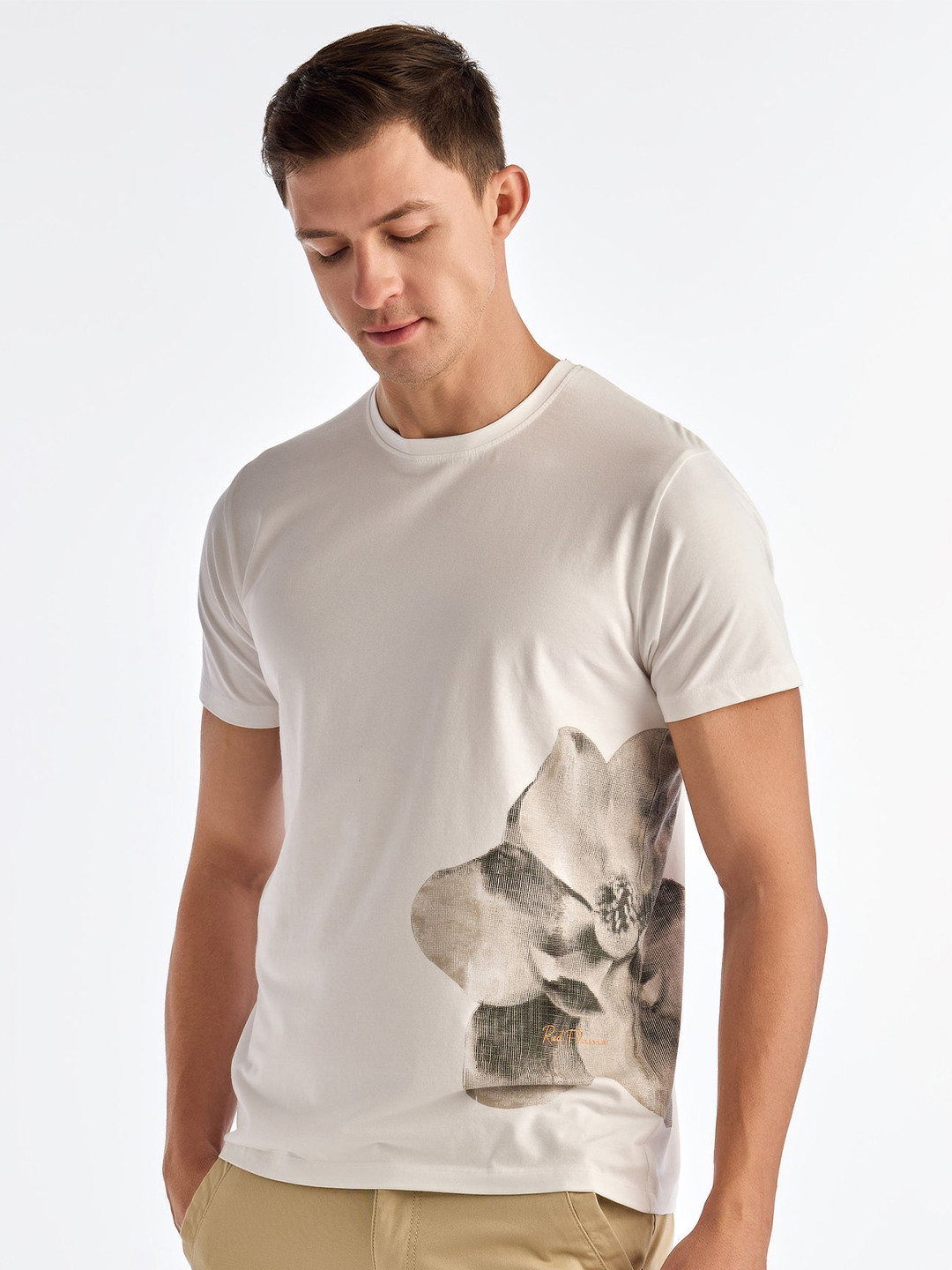 

Red Flame Men Printed Extended Sleeves Pockets T-shirt, White