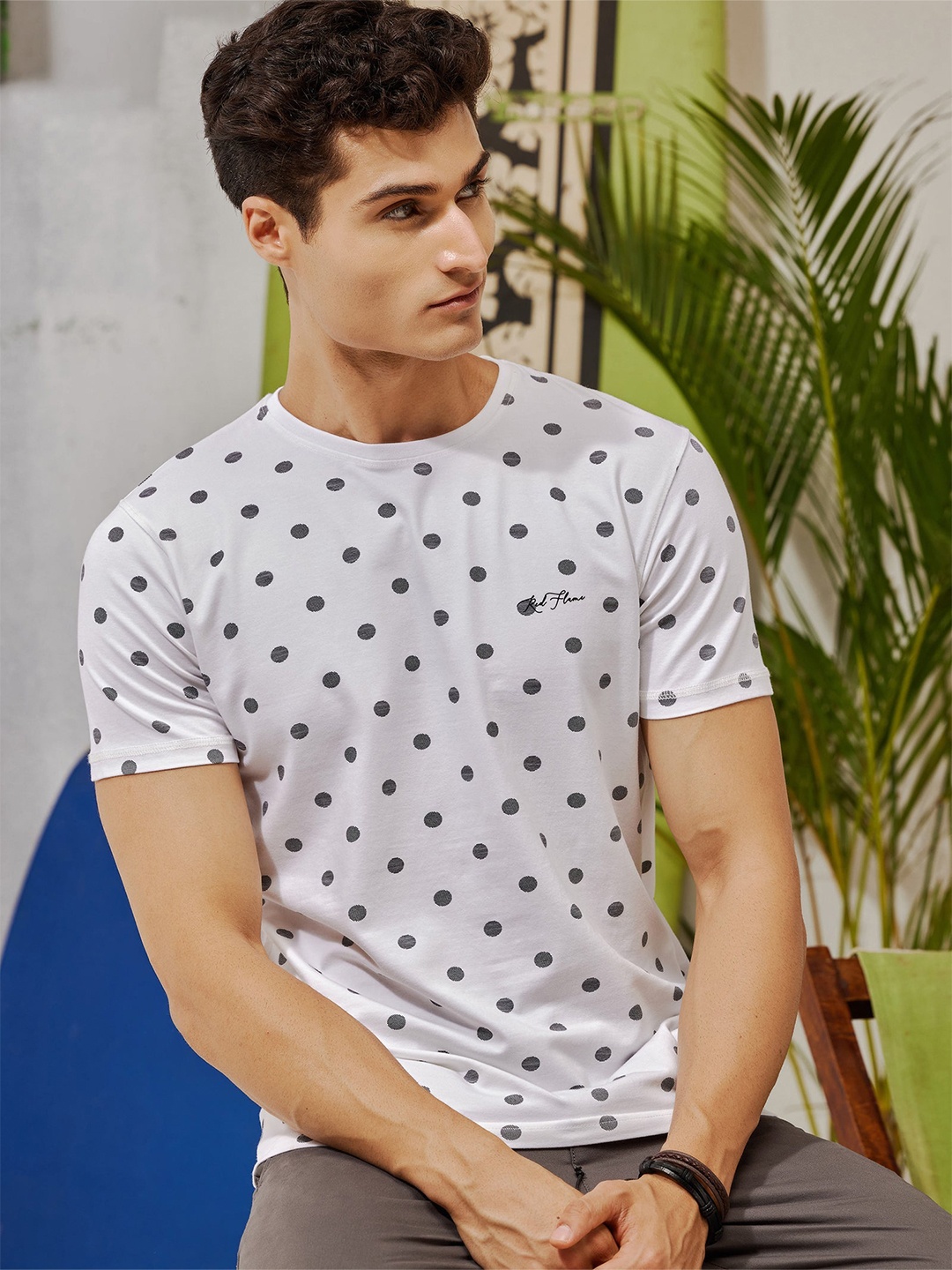 

Red Flame Men Floral Printed Pockets T-shirt, White
