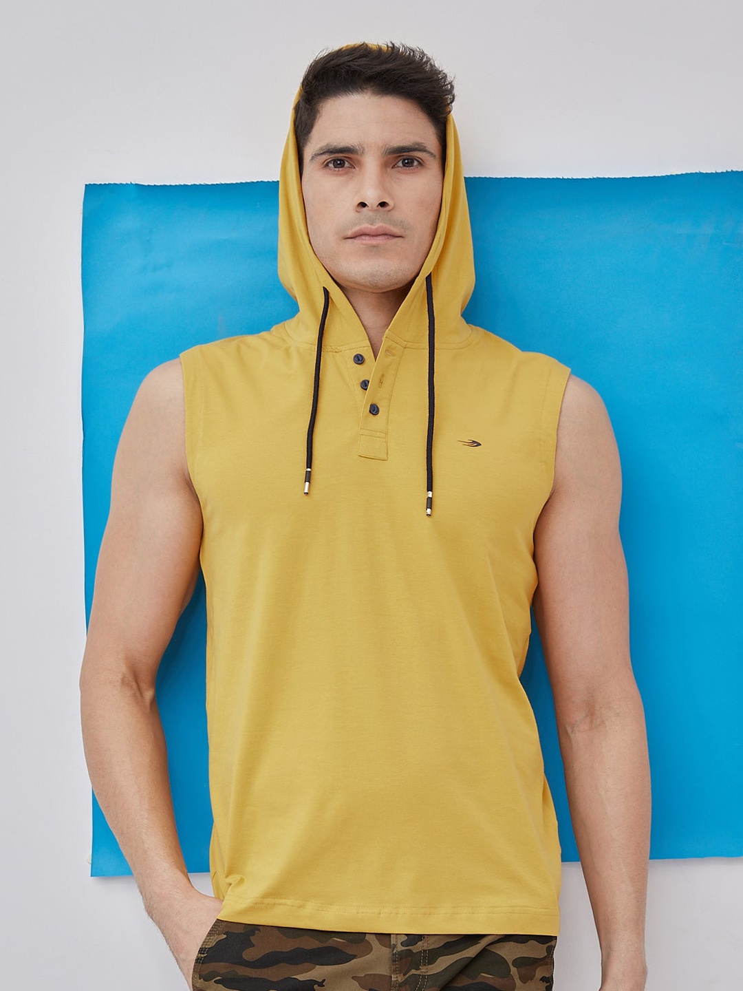 

Red Flame Men Polo Collar Pockets T-shirt, Gold