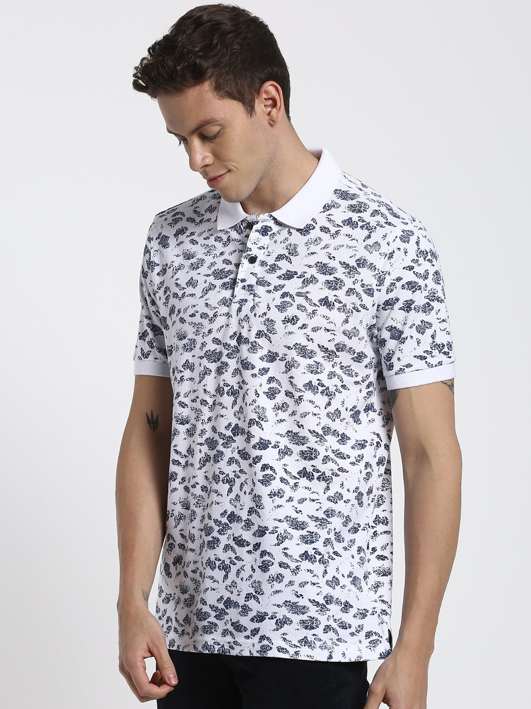 

Red Flame Abstract Printed Polo Collar Cotton T-shirt, White