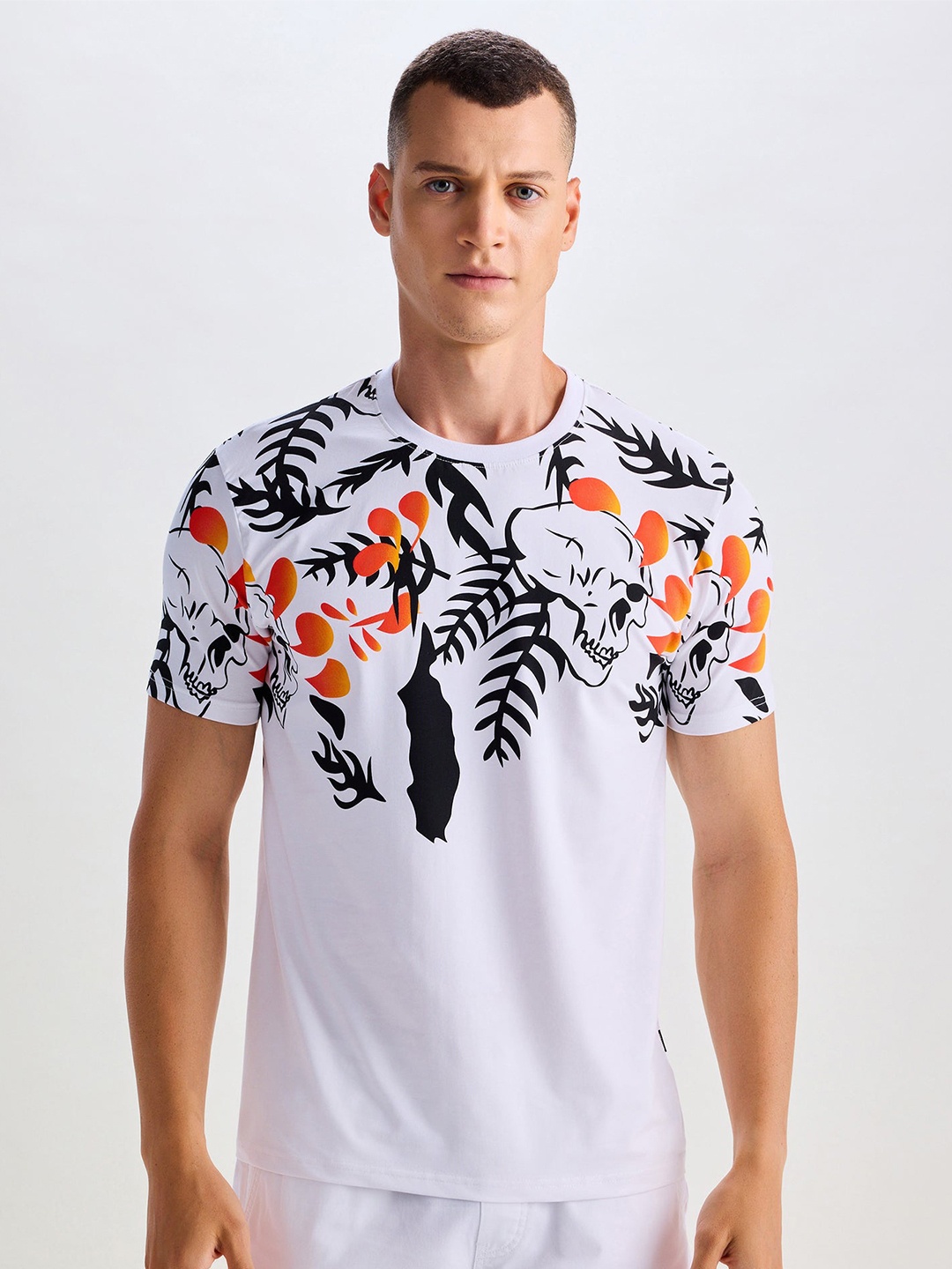 

Red Flame Men Typography Printed Applique T-shirt, White