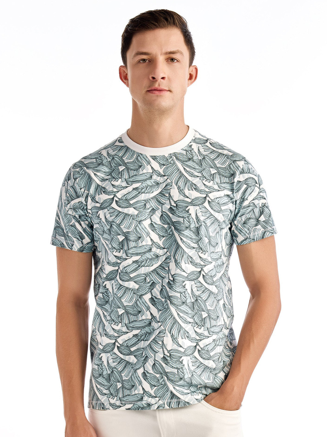 

Red Flame Men Camouflage Printed Pockets T-shirt, White