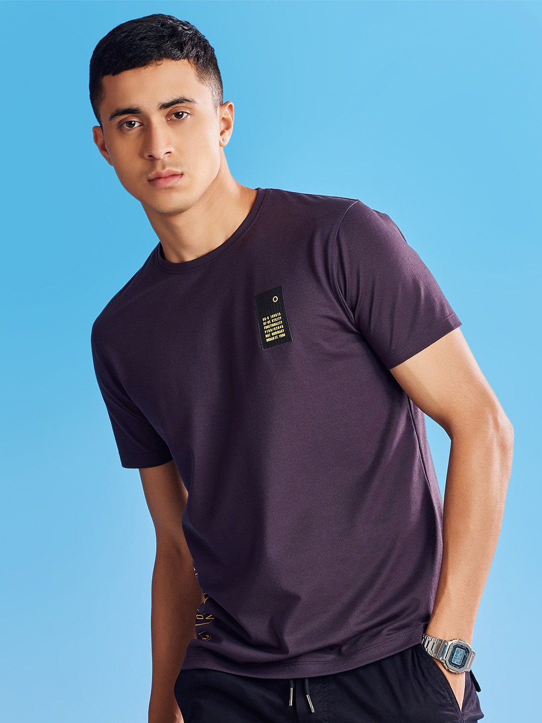 

Red Flame Men V-Neck Applique T-shirt, Grey