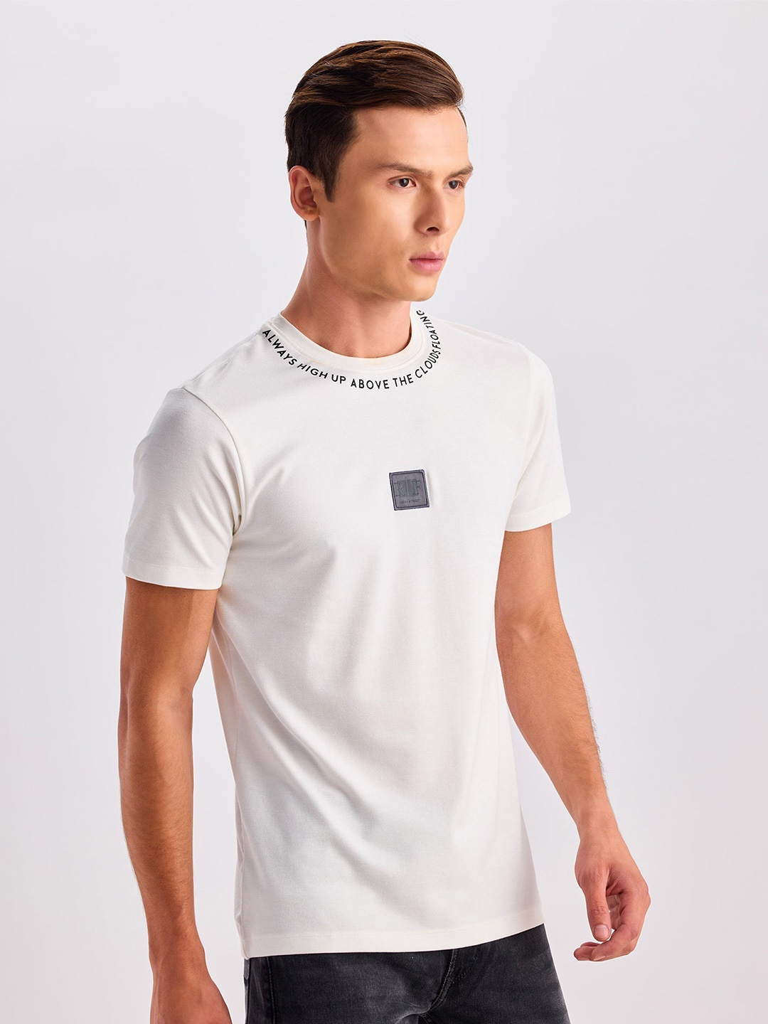 

Red Flame Men High Neck Applique T-shirt, Cream