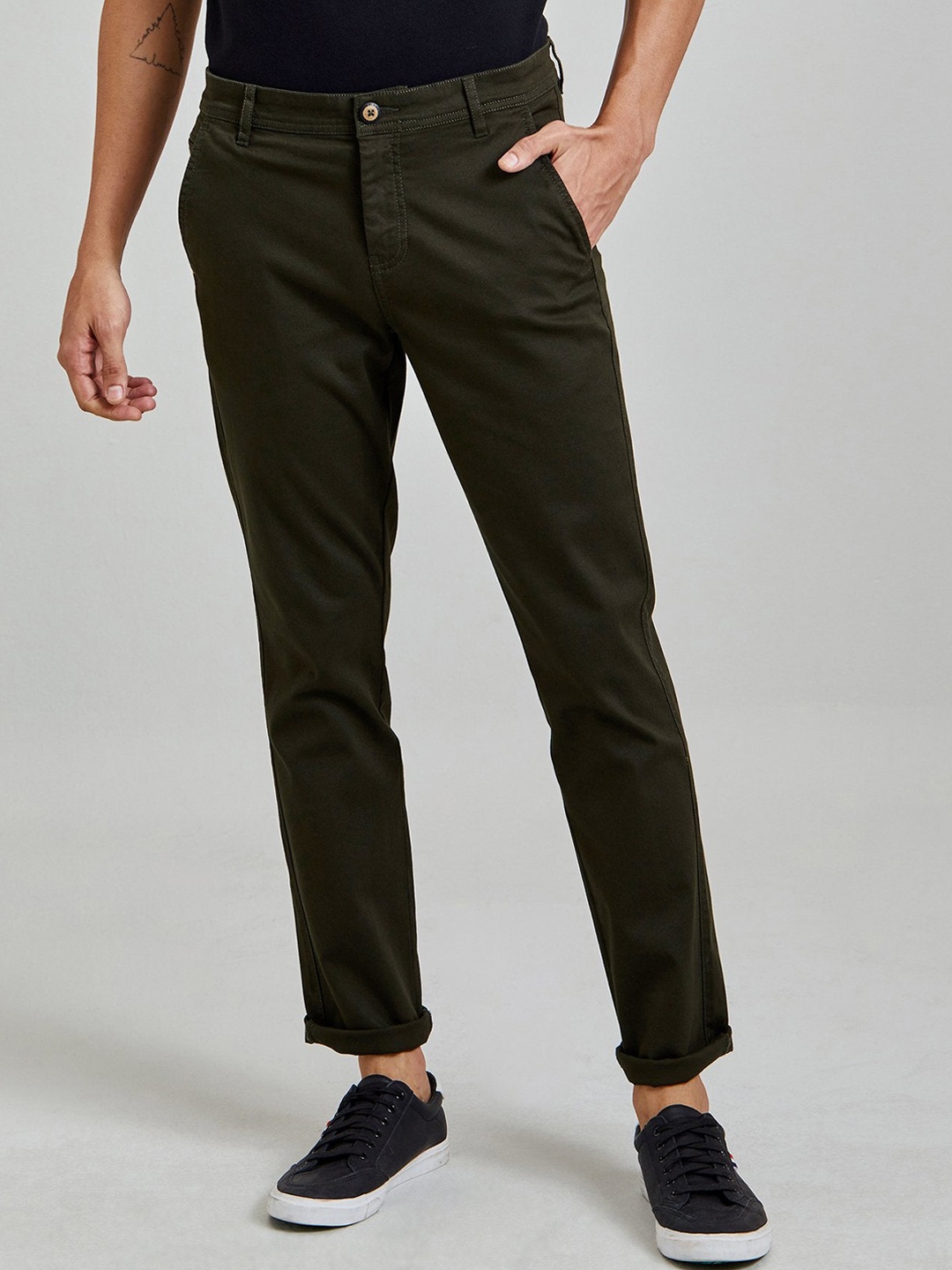 

Red Flame Men Slim Fit Stretchable Mid-Rise Cuffed Trousers, Green